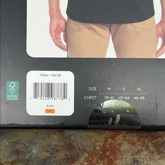 Banana Republic Essential Black V-Neck Tee - Picture 2 of 7